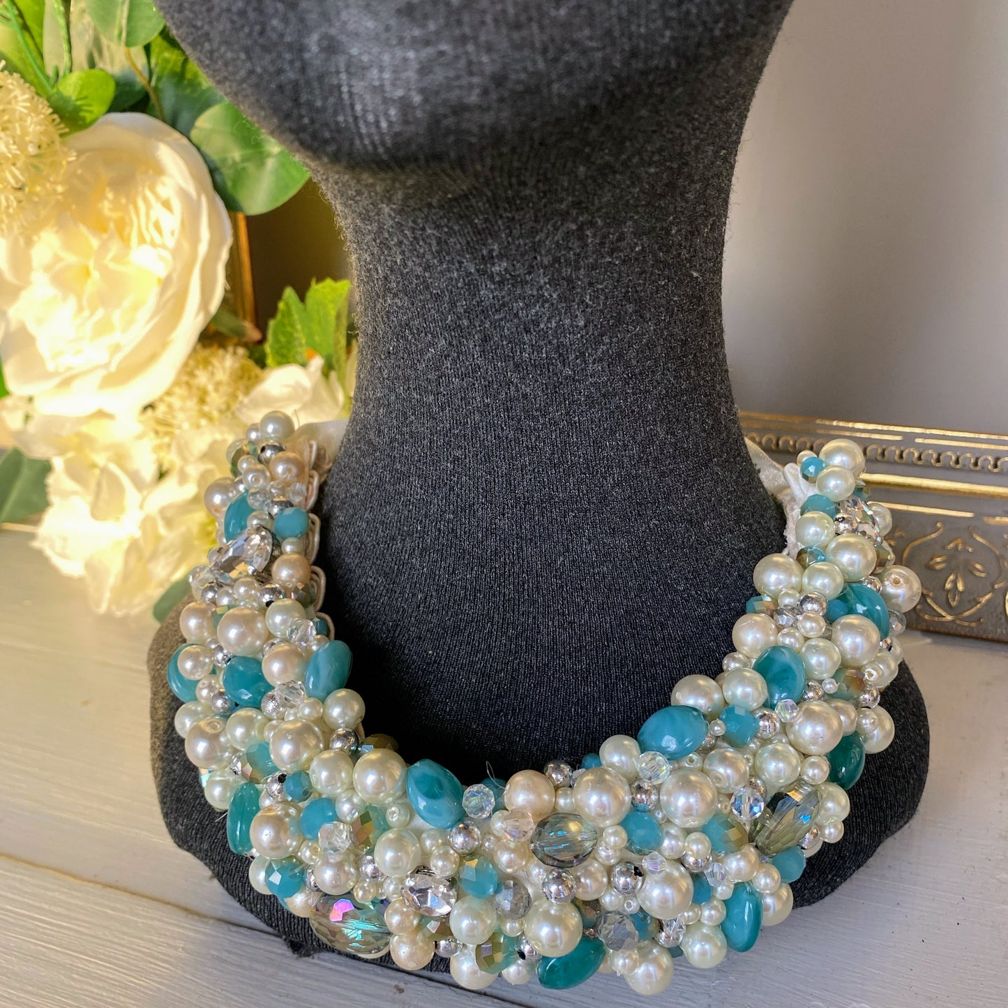 Jewelled handbeaded collar