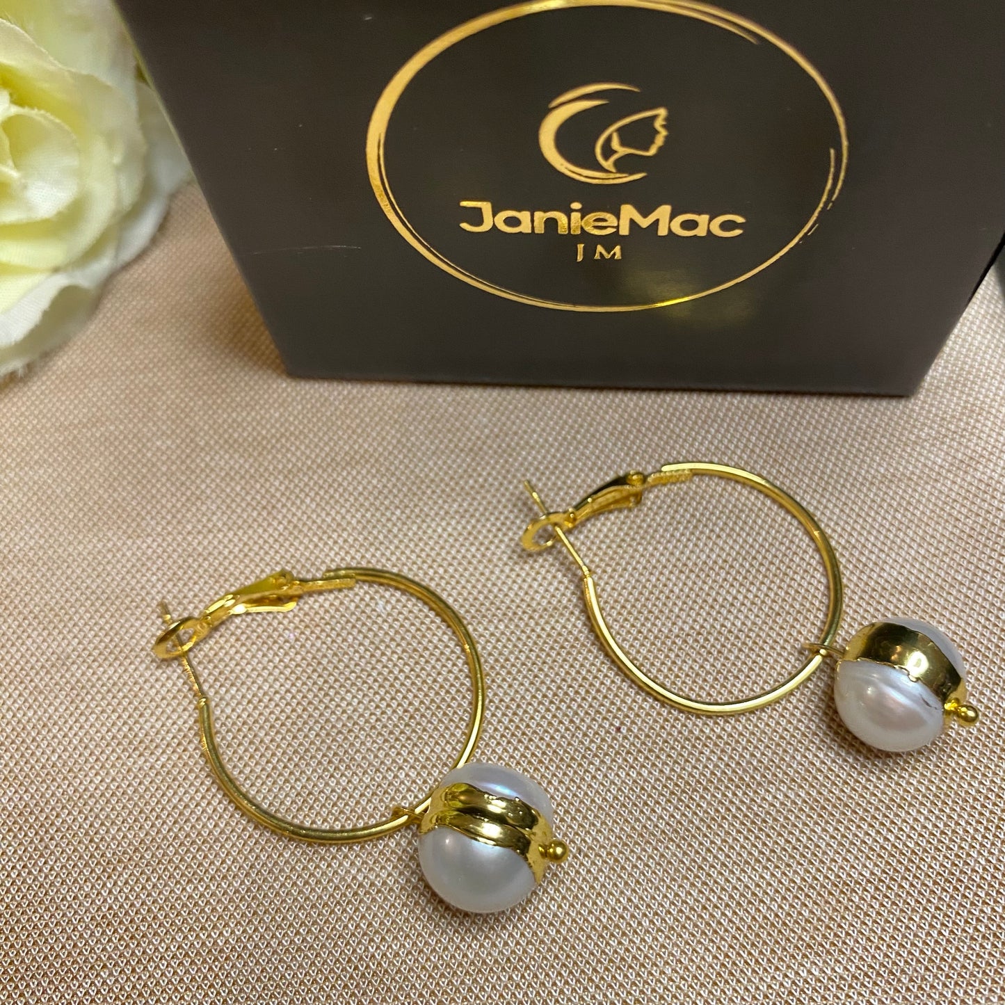 Pearl Rimmed Gold Earring