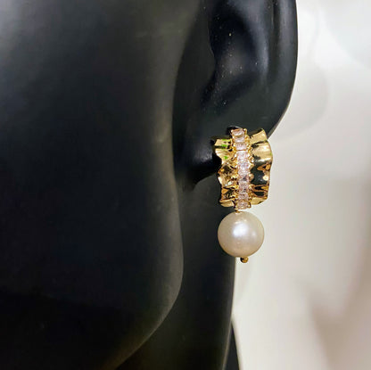 Fabulicous Pearl Earrings