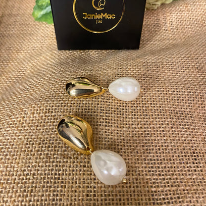 Drop Shell Pearl Earrings