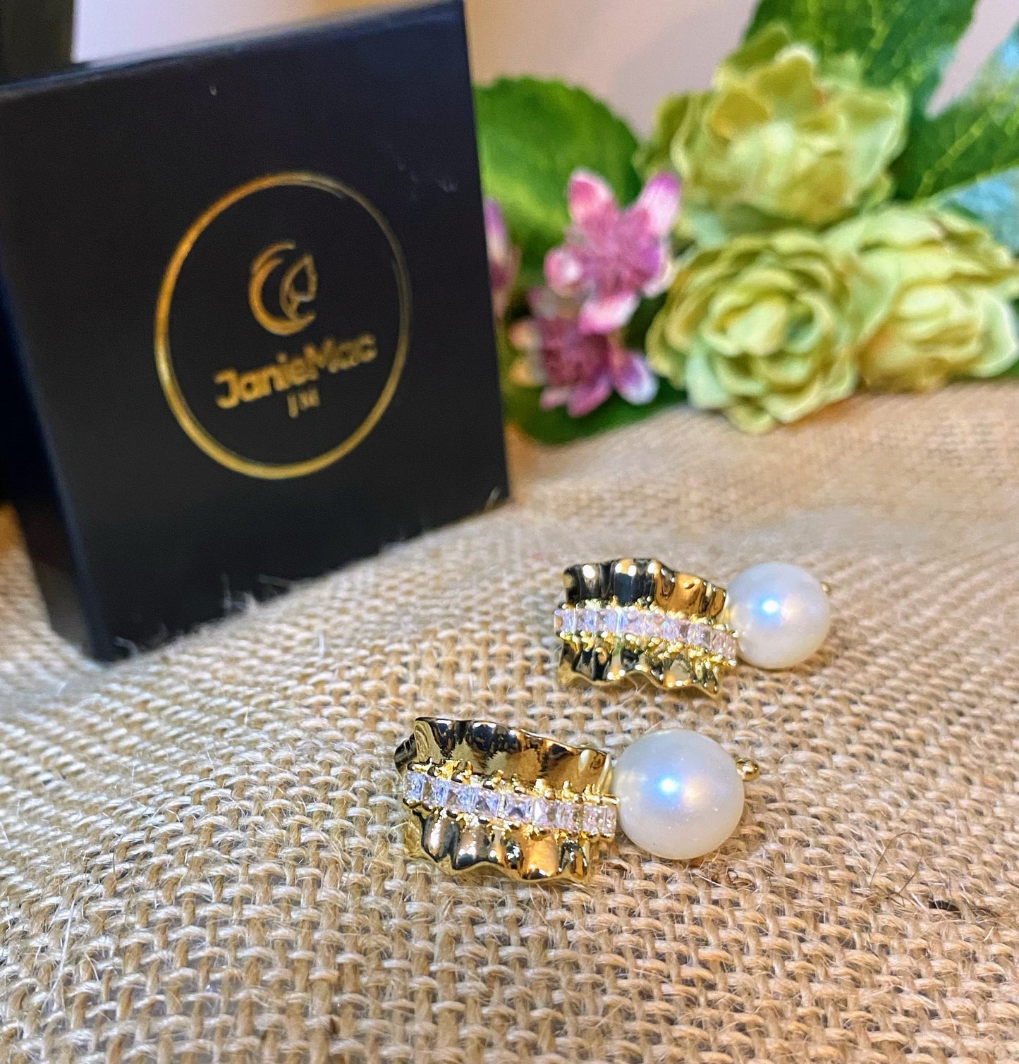 Fabulicous Pearl Earrings