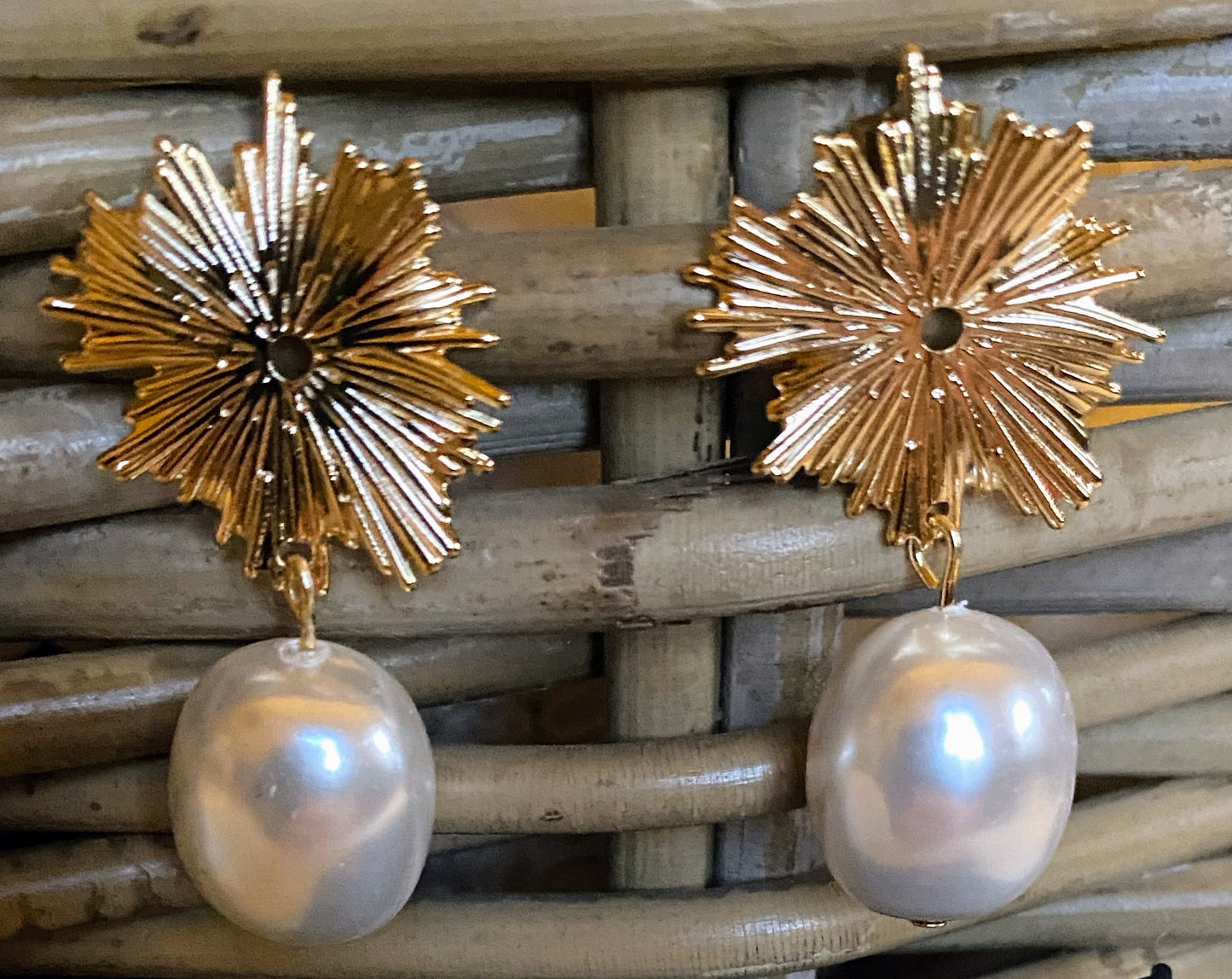Oval Shell Pearl Earrings