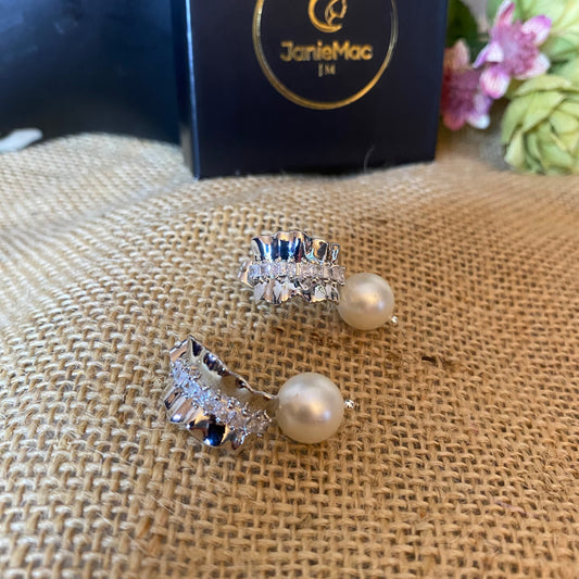 Fabulicous Pearl Earrings
