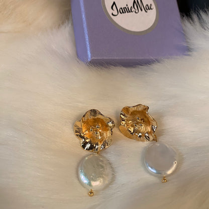 Cheery Flower with Barquoe Pearl Earrings